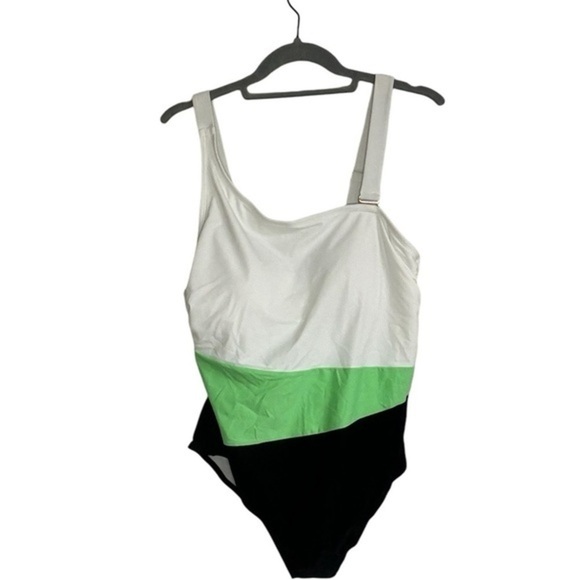 Plus size Swimsuit - Picture 1 of 4